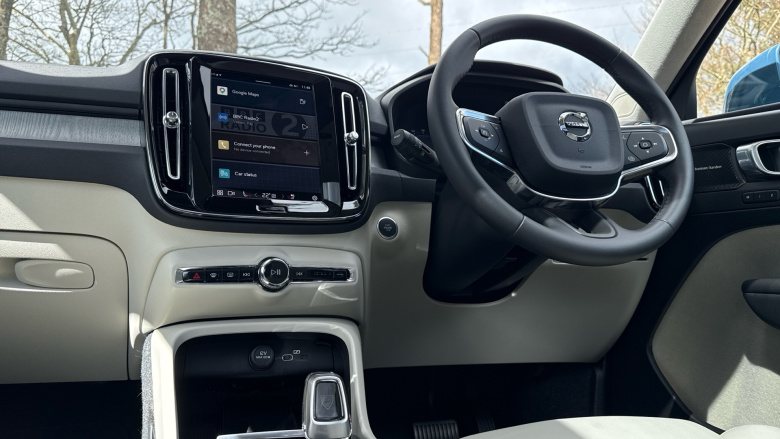 Volvo XC40 2.0 B3P Ultra Dark 5dr Auto Petrol Estate